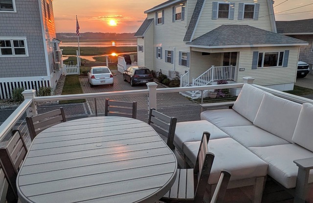 Spacious 6 BR, 4.5BA with water views across street from beautiful Wells Beach