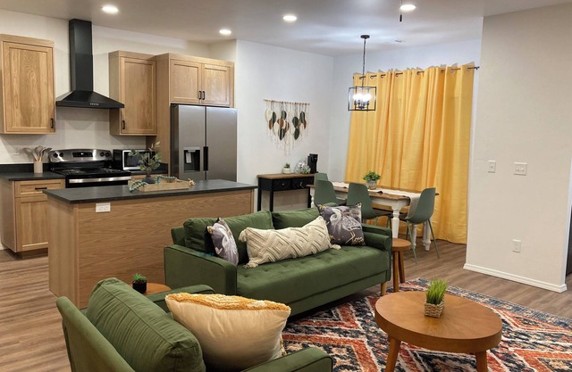 Spacious 6-BR -both sides of duplex- house near PDC & WT