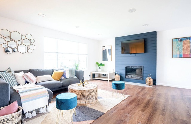 Spacious 6-BR Farmhouse near Downtown