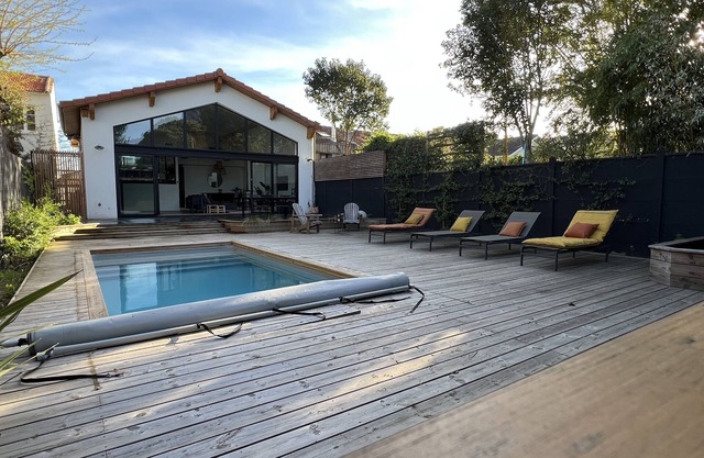 Spacious air-conditioned family home with private pool
