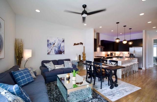Spacious and Bright 4-Bedroom Townhome with Spectacular City Skyline View