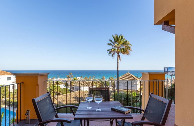 Spacious and bright apartment with parking and terrace next to the beach