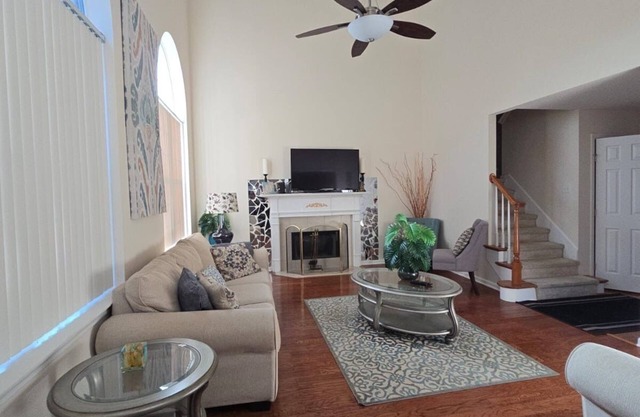 Spacious and charming 4-bedroom house with WiFi, AC in charming Savannah