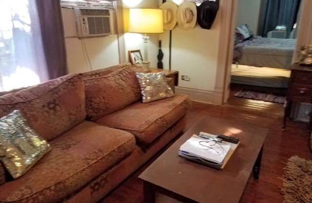 Spacious and close to Downtown Riverwalk Missions Dome Conv. Center.
