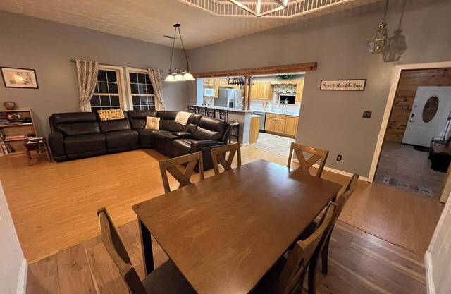 Spacious and comfortable 3-bedroom house in peaceful Somerset, KY. All amenities