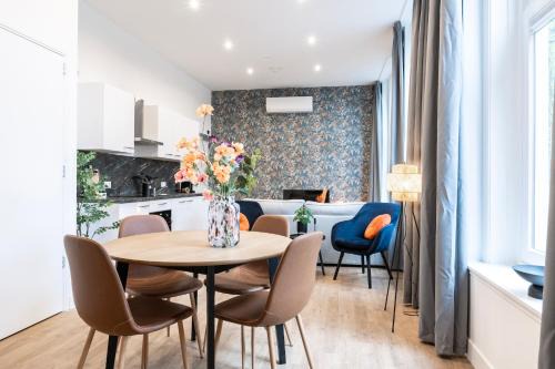 Spacious And Large, Bed And Coffee Hanno