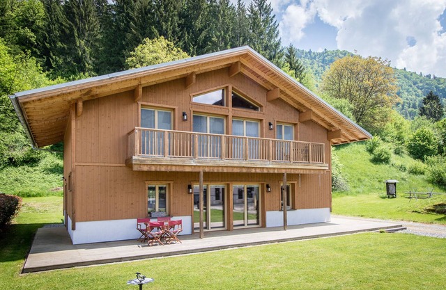 Spacious and luxurious family chalet - Samoens. Grand Massif skiing. Easy access