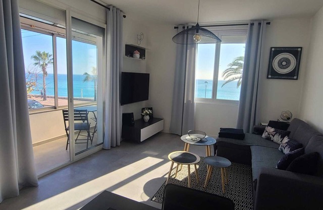 spacious Apartment 2 rooms on the sea side