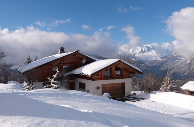 Spacious apartment any comfort in chalet. Cozy and warm atmosphere.