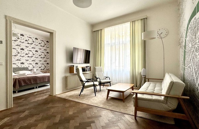 Spacious apartment in Old Town - 3BD - best location!