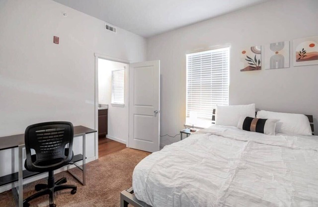 Spacious Apartment in the Heart of Greeley near DT