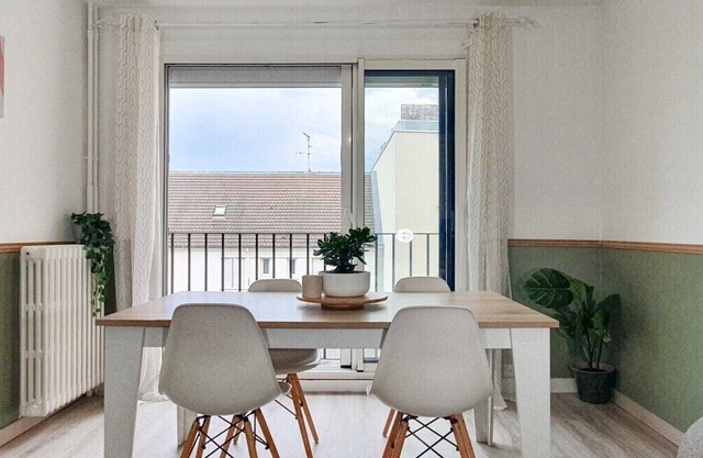 Spacious apartment near the marina