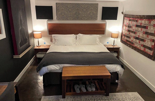 Spacious apartment suite in Portland's Historic Irvington neighborhood.
