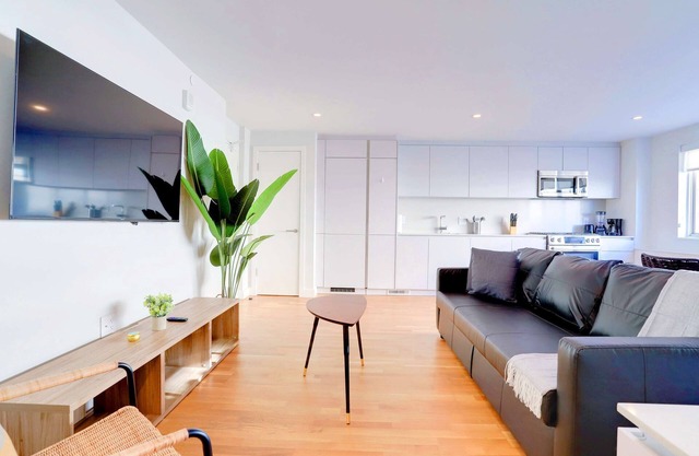 Spacious Apartment w/Gym Access