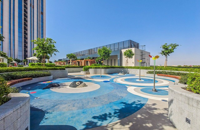 Spacious Apt With Incredible Canal and Park Views