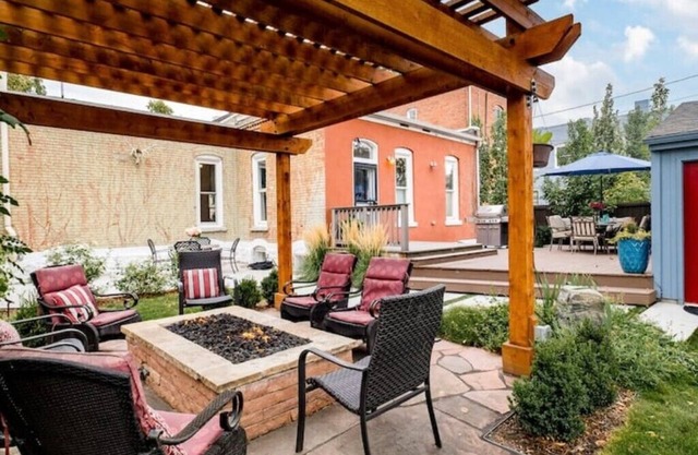 Spacious Artist’s House in the middle of Denvern