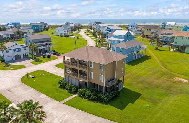 Spacious Beach Retreat | Sleeps 25 | Perfect for Families & Groups!