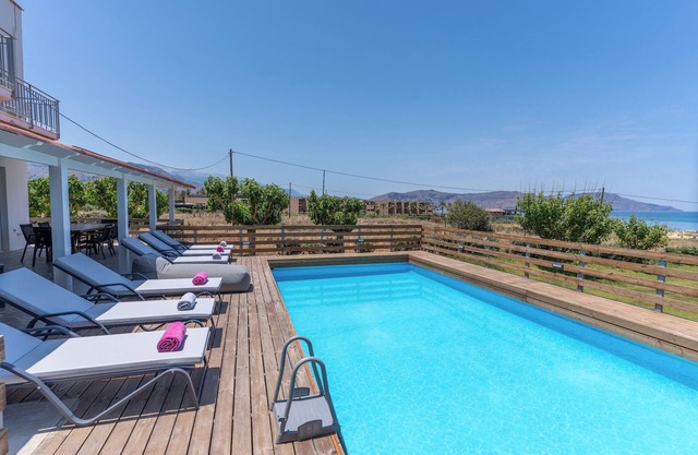 Spacious beachfront villa - Boutique Suites Alkioni - 7 bedrooms - 14+ persons