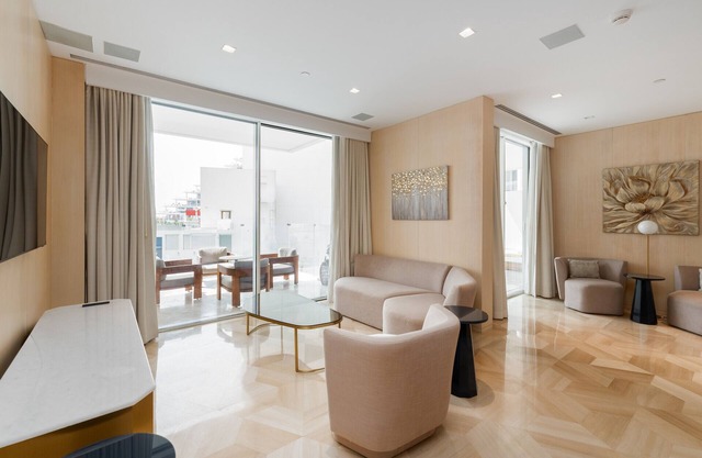 Spacious Beachside 2BR+M at FIVE Palm Jumeirah