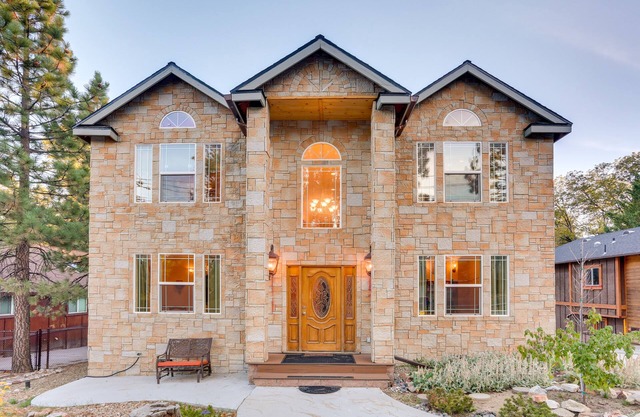 Spacious Big Bear Home w/Game Room + Hot Tub!