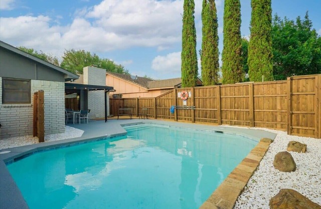 Spacious Bright and Modern Home with Pool