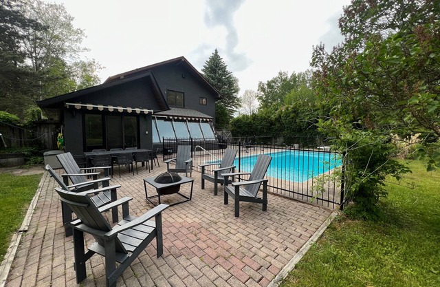Spacious Tranquil Chalet w/pool and fire-pit and access to private beach.