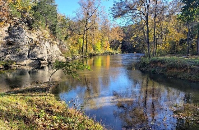 Spacious Cabin on Cedar Creek, Shenandoah's hidden getaway!