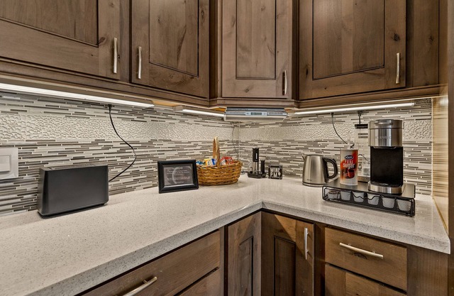 Spacious Canyon Peak Pine View Home Game Room Hot Tub