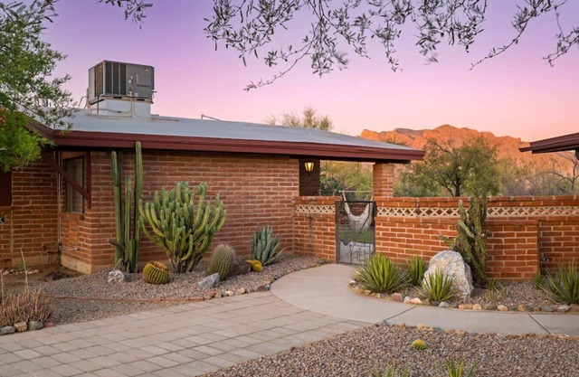 Spacious casita with desert & mountain views ⛰