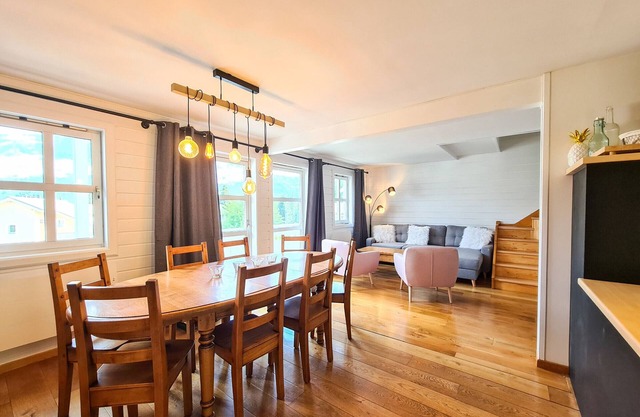 Spacious Chalet · Wood Stove · Free Unlimited WIFI · South-Facing Terrace · Garage · Sleeps 8
