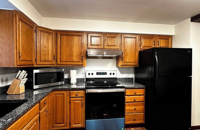 Spacious & comfy apt near JBER