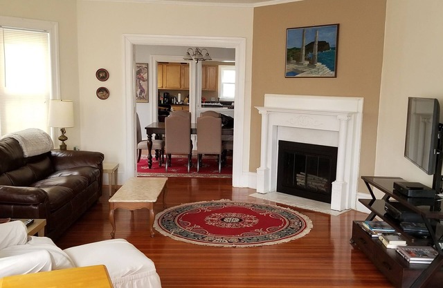 Spacious Condo In Cranston/Providence Line - 2 Bed