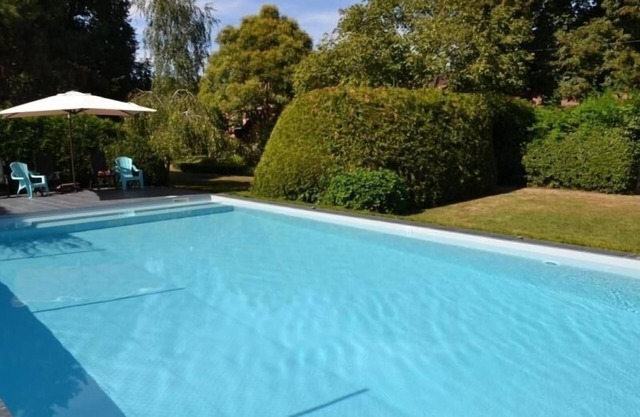 Spacious cottage with heated pool, wifi, and tennis by the Loire