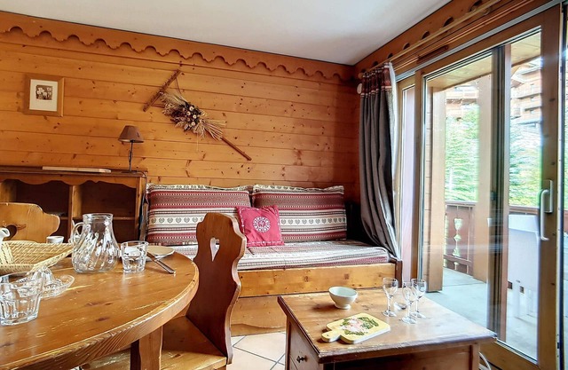 Spacious & Cozy Apartment · Near Slopes · Balcony · Pool & Sauna Access · Covered Parking
