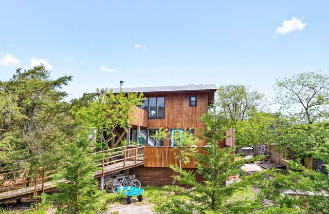 Spacious Dog-Friendly Home with Renovated Kitchen and Bathrooms