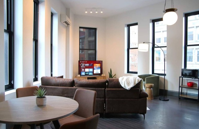 Spacious Downtown 2BR City Views