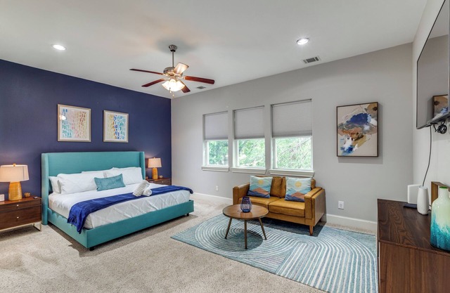 Spacious East End Gem -5bed-4bath - Gated, King Beds, 3500 sq ft