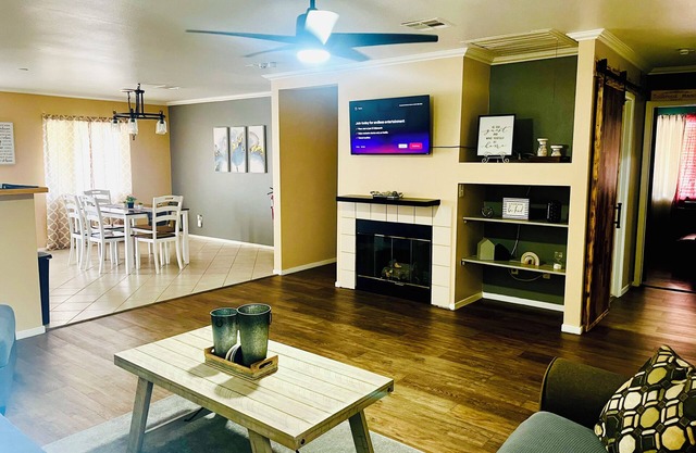 Spacious Entire Home Near Airport and Downtown Perfect for Families & Work Trips