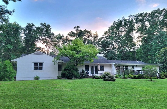 Spacious Estate on 6 acres, King Suite + Efficiency convenient to I-64 in Crozet