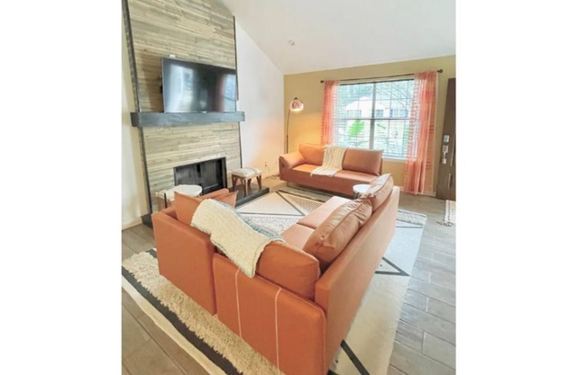 Spacious Executive Rental 2500sq ft 4 bedrooms/5 beds/3 bathrooms