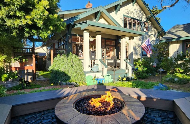 Spacious family home, half a block from Berwick Park and the Monterey Bay!