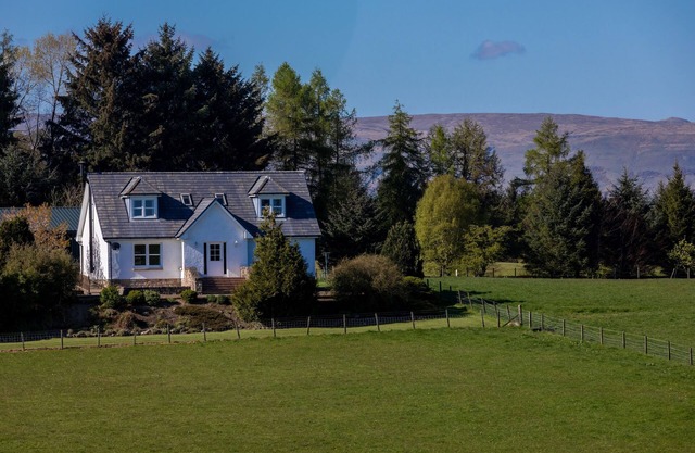 Spacious farmhouse with golf views and hot tub