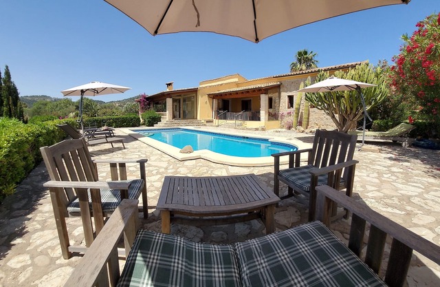 Spacious "feel good" finca with sea view & large pool