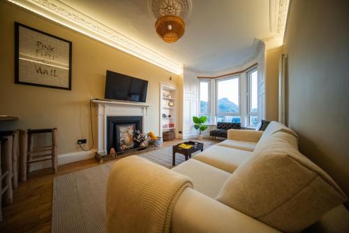 spacious flat, close to the city centre with scenic views