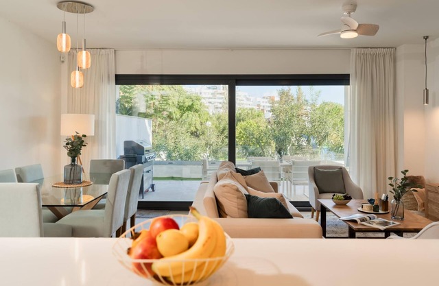 Spacious flat near the sea with large terrace and garden.