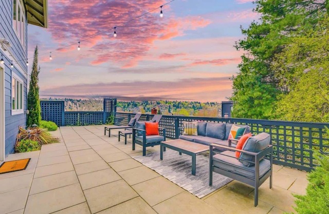 Spacious Fremont Duplex near Lake Union Seattle