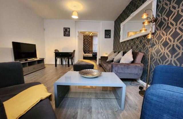 Spacious Goodison Accommodation, Sleeps 8 – Near Anfield