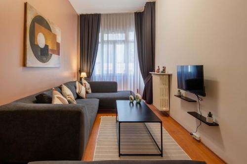 Spacious & Historic 2BR in Central Taksim