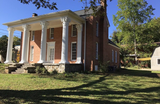 Spacious Historic 4 bed 2 bath Home close to Atlanta and State Parks