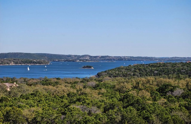 Spacious Hollows Villa Over Looking Lake Travis! Spring Break Available.